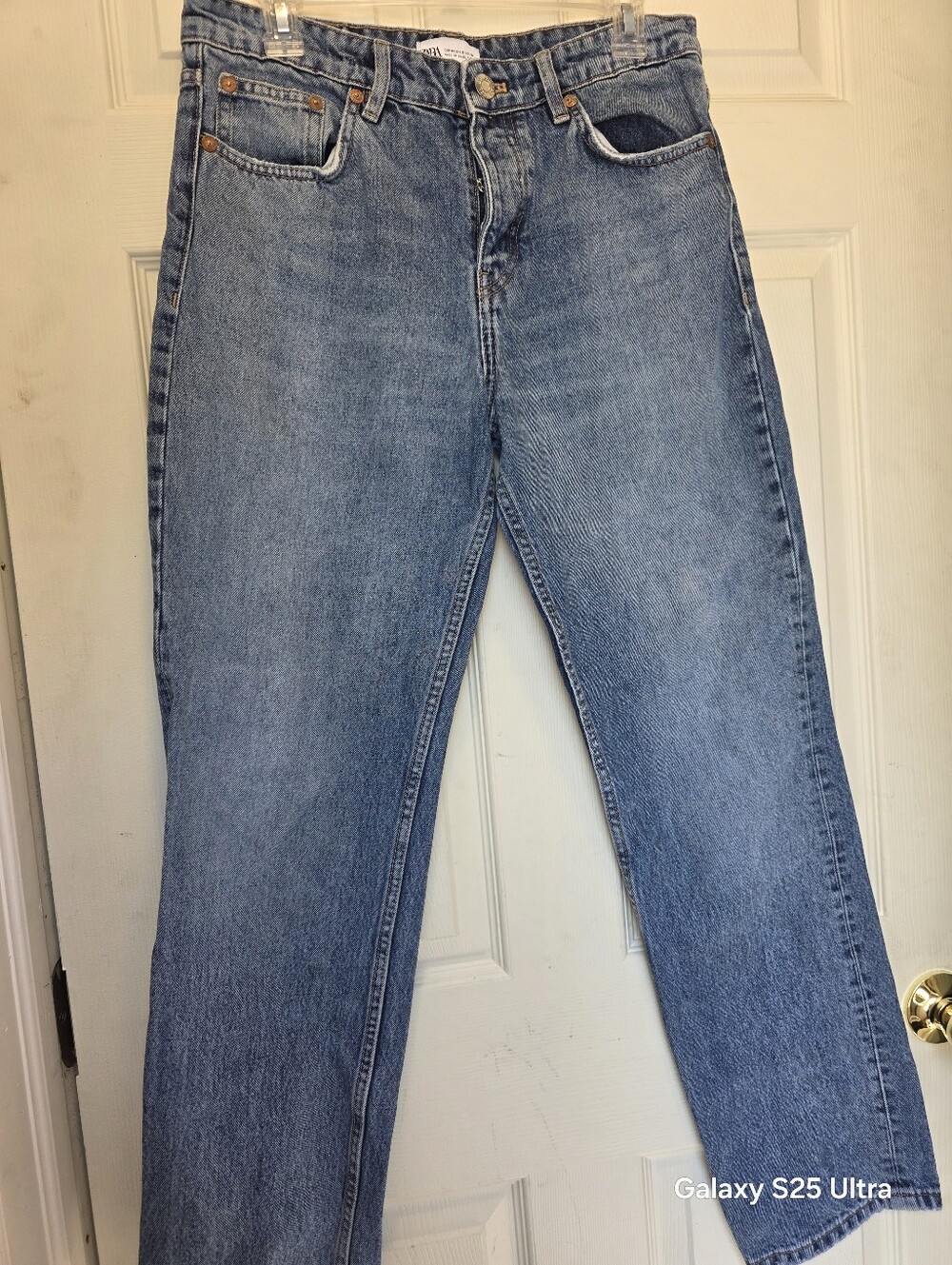 Zara Women's Straight Jeans in Light Blue Denim